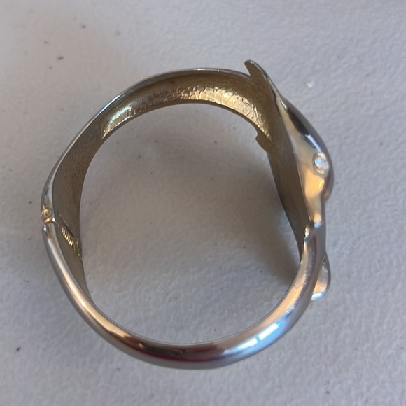 Vintage Double DOLPHINS 1980’s Hinged Bracelet Silver Tone - Picture 4 of 5